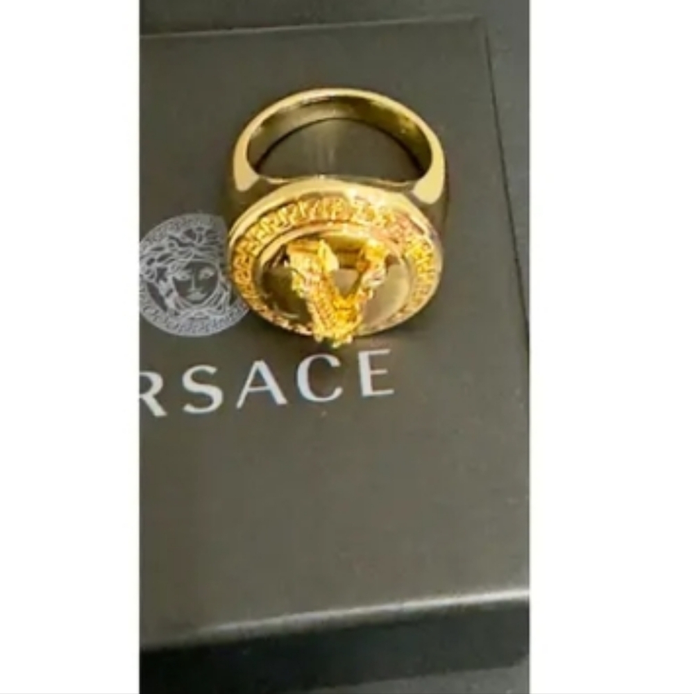 Versace Ring 55MM/Size 7 /Never worn/ BNWT - Picture 6 of 6